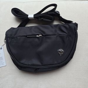 Lululemon Athletica Sleek Black Belt Bag